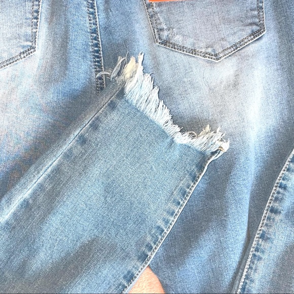 NWT High Rise Distressed Jeans - Picture 6 of 7